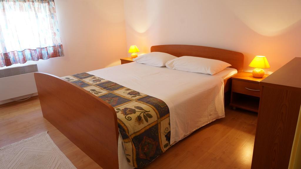 Apartments Sandra Sukošan Chambre photo